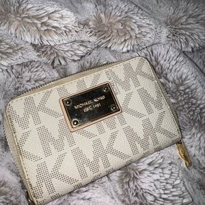 Michael Kors Cream Wallet